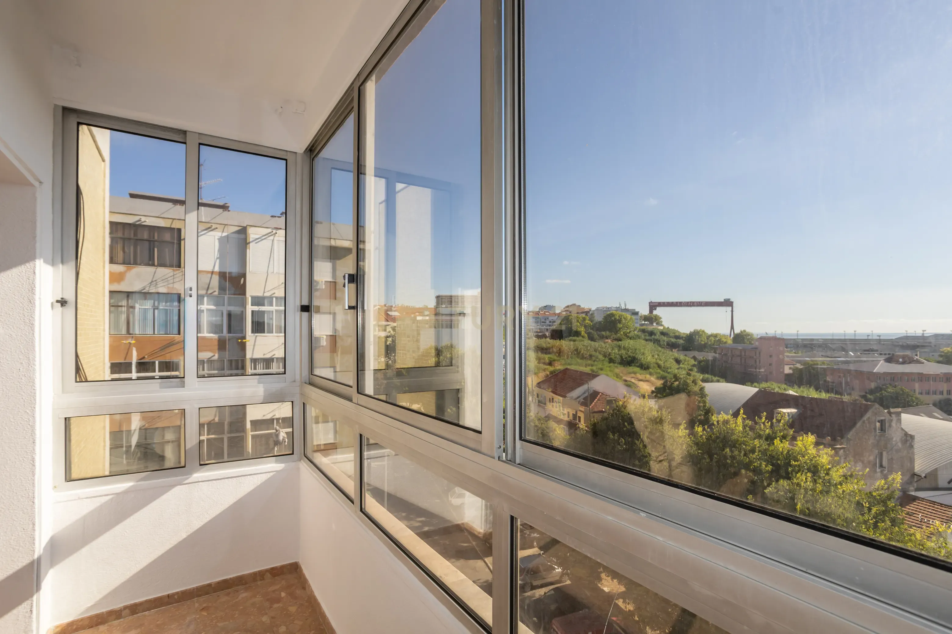 Fotografia 10 de Apartamento T3 em Almada com Excelente Localização
