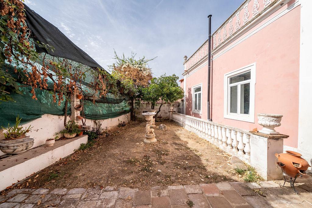 Casa Senhorial do Sec XIX no coração de Ferreira do Alentejo - Image 38