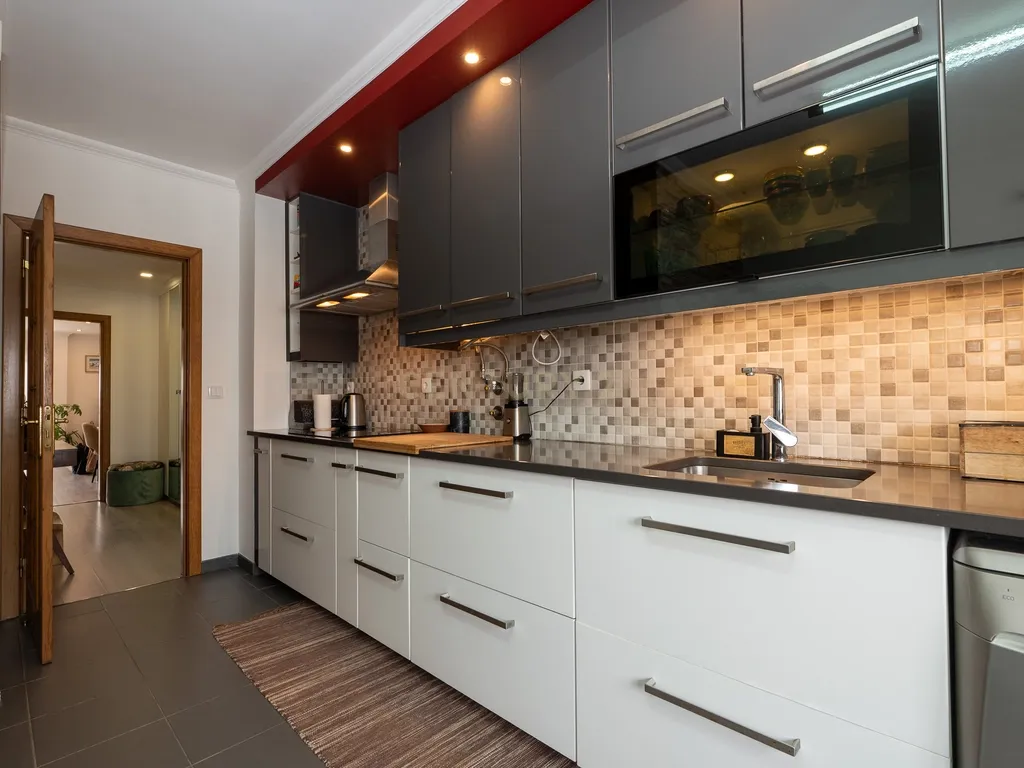 * ESPECTACULAR APARTAMENTO NO CENTRO DE MAFRA, COM VARANDA E PARQUEAMENTO * - Image 16