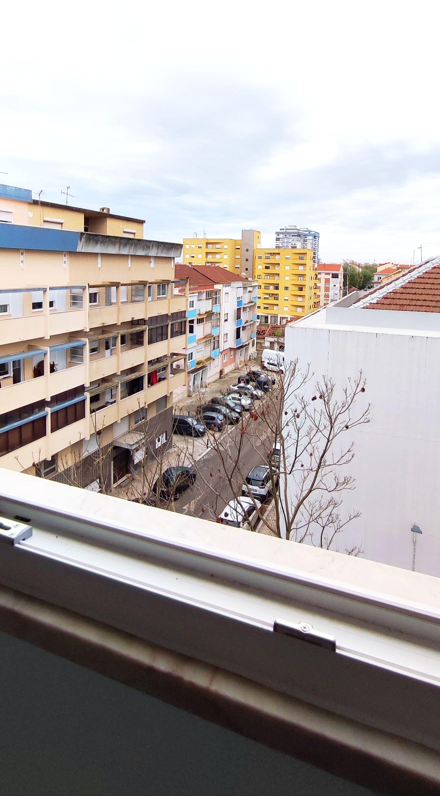 Apartamento T2 Centro Barreiro - Image 13