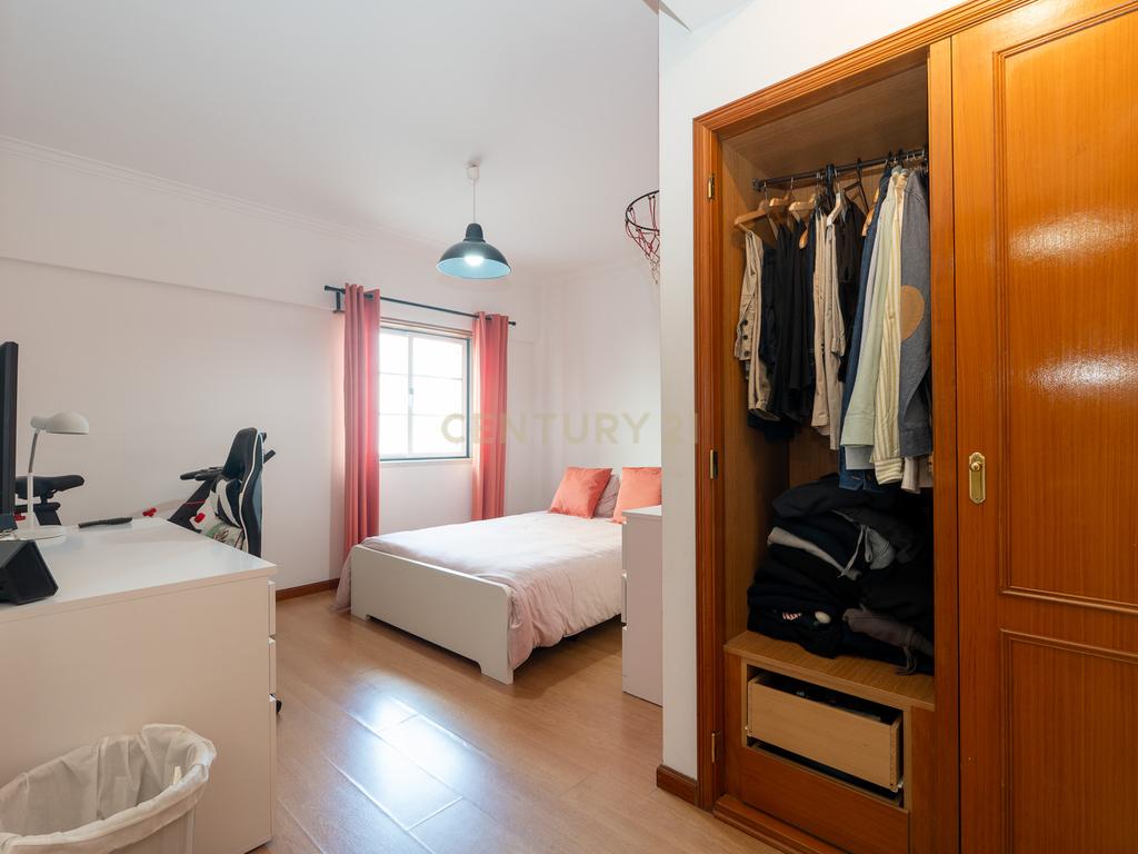 ** ESPECTACULAR APARTAMENTO NO CENTRO DE MAFRA, COM PARQUEAMENTO ** - Image 30