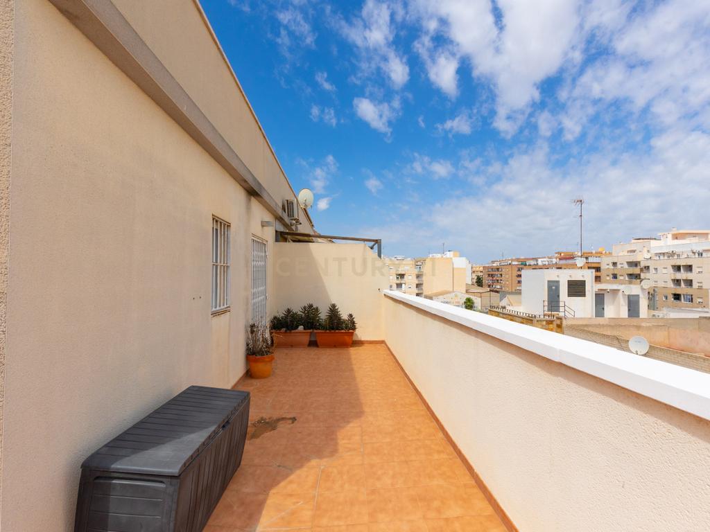 Penthouse com Vista Mar Perto do Centro de Torrevieja - Image 24