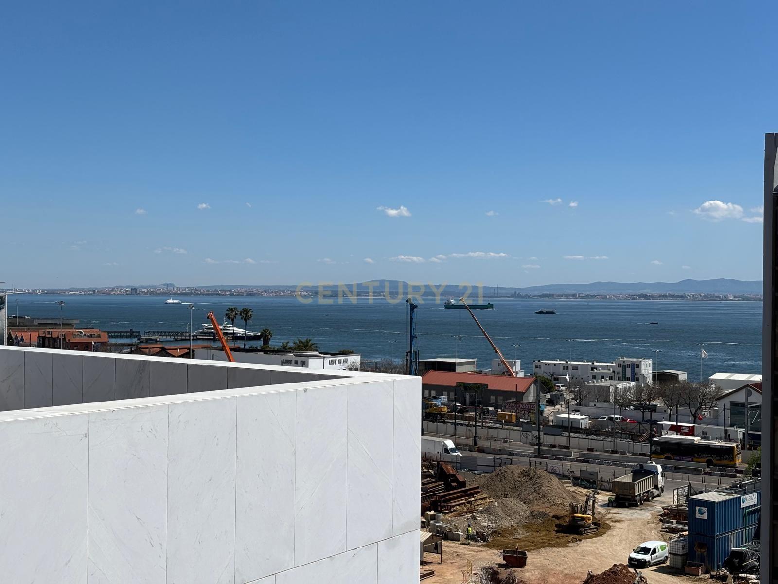 Estúdio com Vista Rio para Arrendar em Santos – Lisboa - Image 9