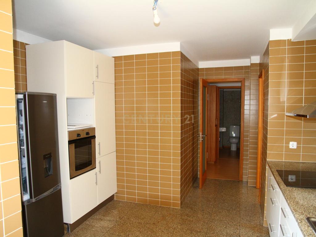 Apartamento T3 com Garagem e Arrumos, Moreira da Maia, Maia - Image 16