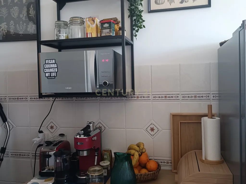 Apartamento T3 com 115 m² em Fazendas de Almeirim, concelho de Almeirim, distrito de Santarém. Apartamento localizado no 2. º andar de um edifício sem elevador. - Image 6