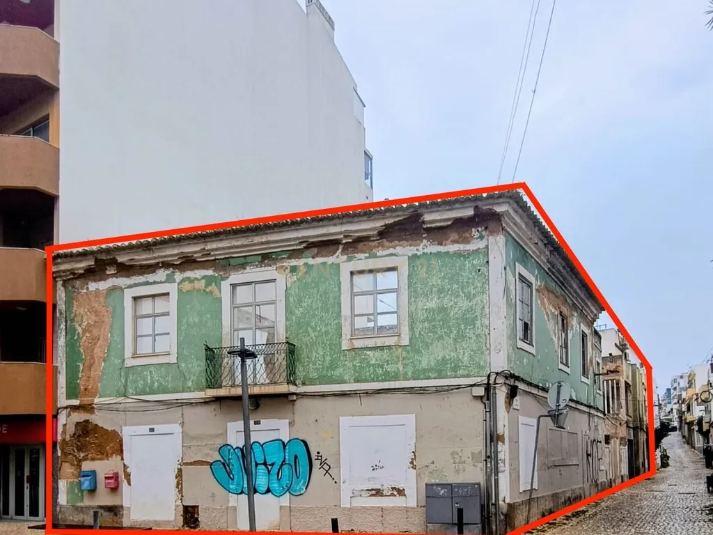 Reabilitação Conjunta de Dois Prédios - Centro de Portimão - Image 1