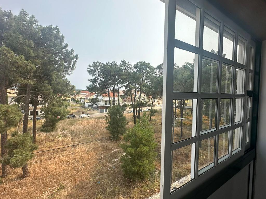 Apartamento T2 com Varanda, na Quinta do Conde - Image 7
