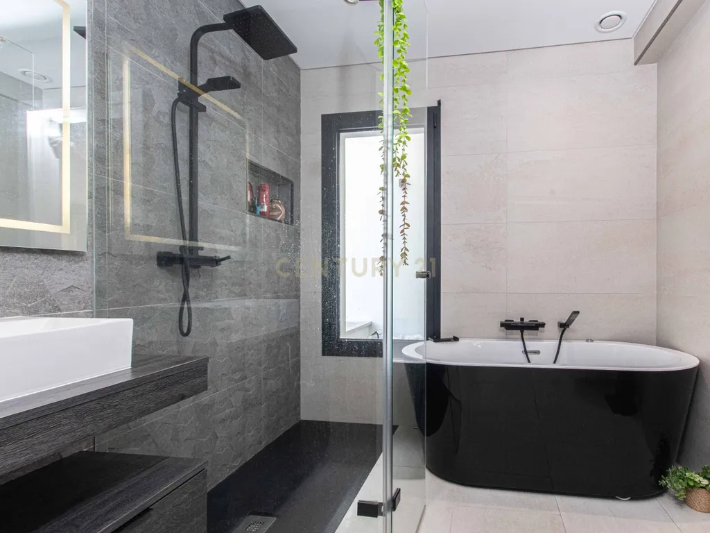 Moradia T4 semi-nova com Piscina, Garagem + Parcela de Terreno Rústico e Vista Serra | Salgueiro, Pombal - Image 29