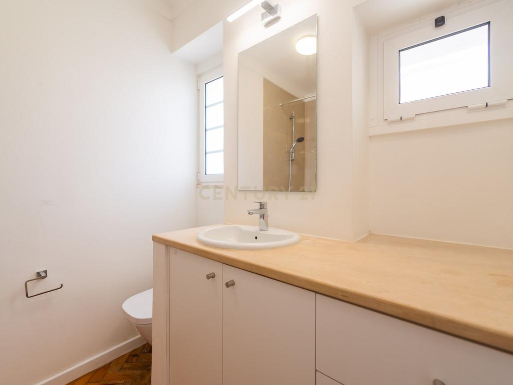 Moradia T3 + 1 Renovada com Jardim e Piscina em Penha de França, Lisboa - Image 68
