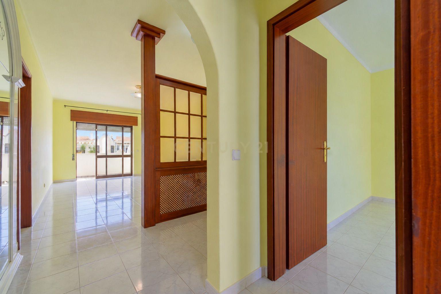 Apartamento T2 à venda em Estômbar e Parchal, Lagoa — foto 2
