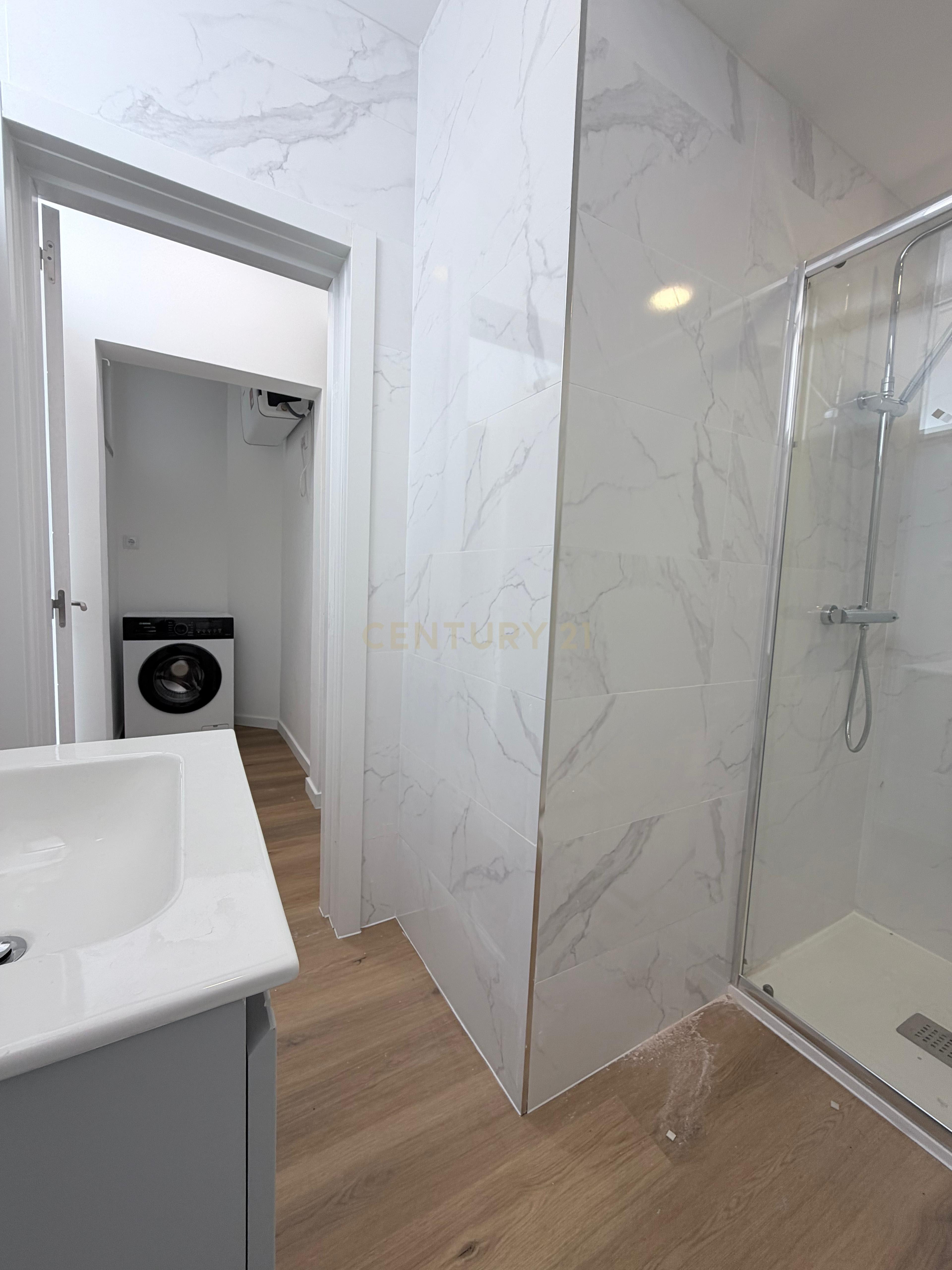 Fotografia 3 de Apartamento Moderno Totalmente Remodelado com Logradouro em Moscavide