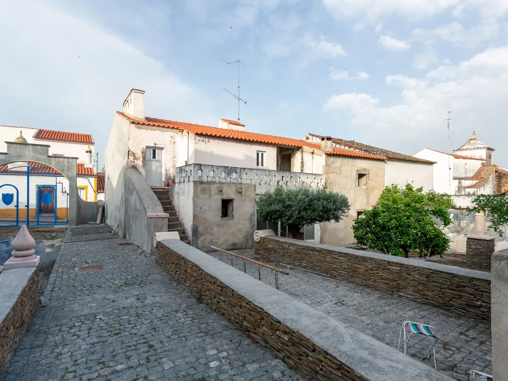 Oportunidade Única de Investimento em Mourão – Alentejo, Portugal - Image 1