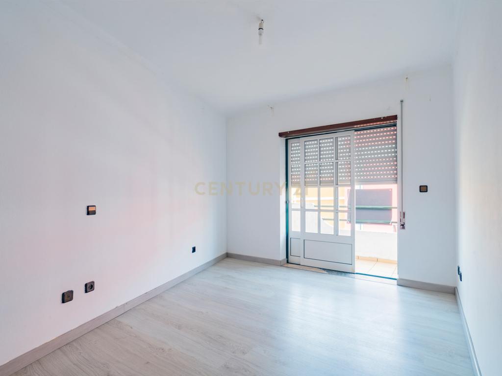 Apartamento T2 no Centro da Marinha Grande - Image 7