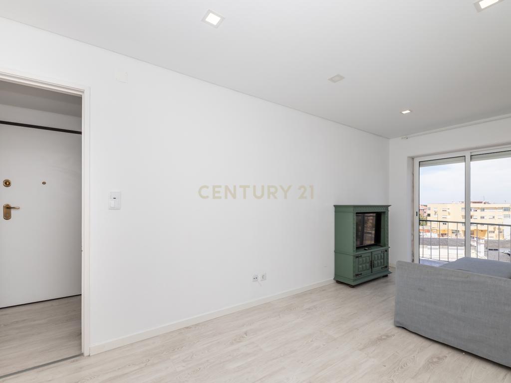 Apartamento T3 para arrendamento - 5 piso c/elevador - Amora - Image 23