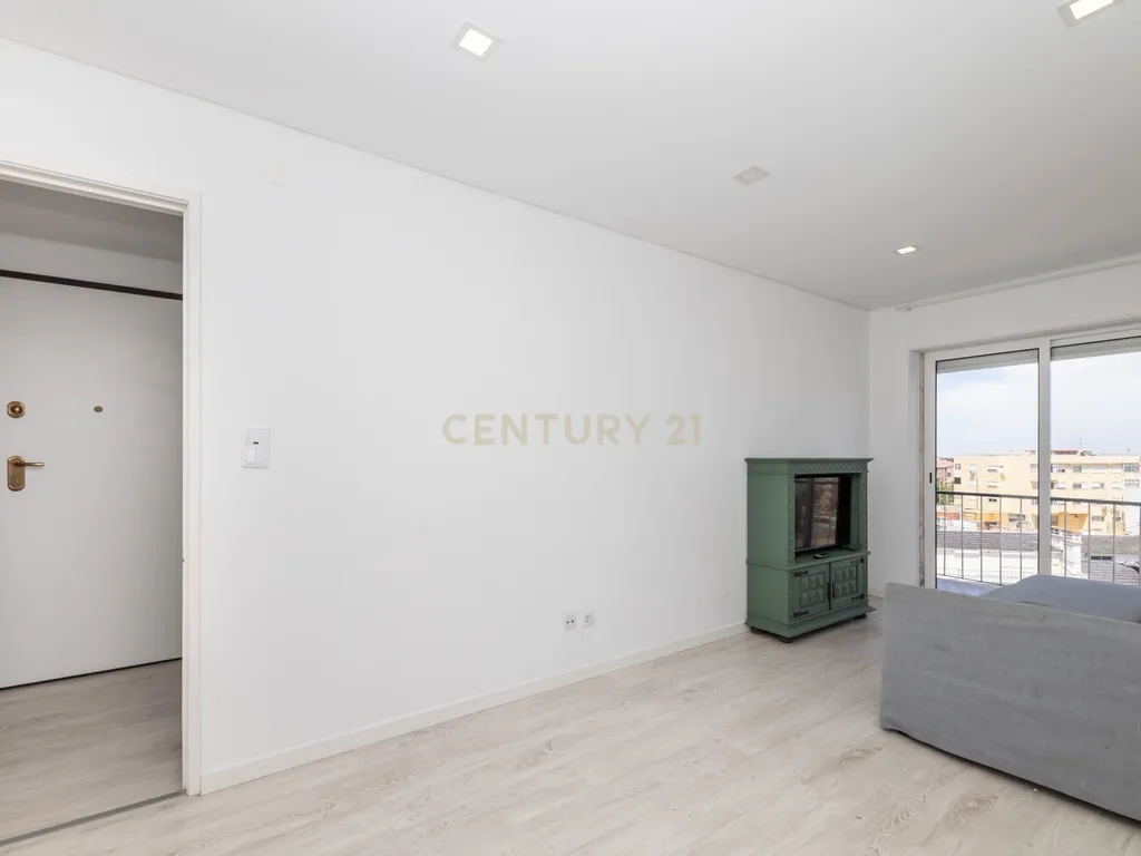 Apartamento T3 para arrendamento - 5 piso c/elevador - Amora - Image 23