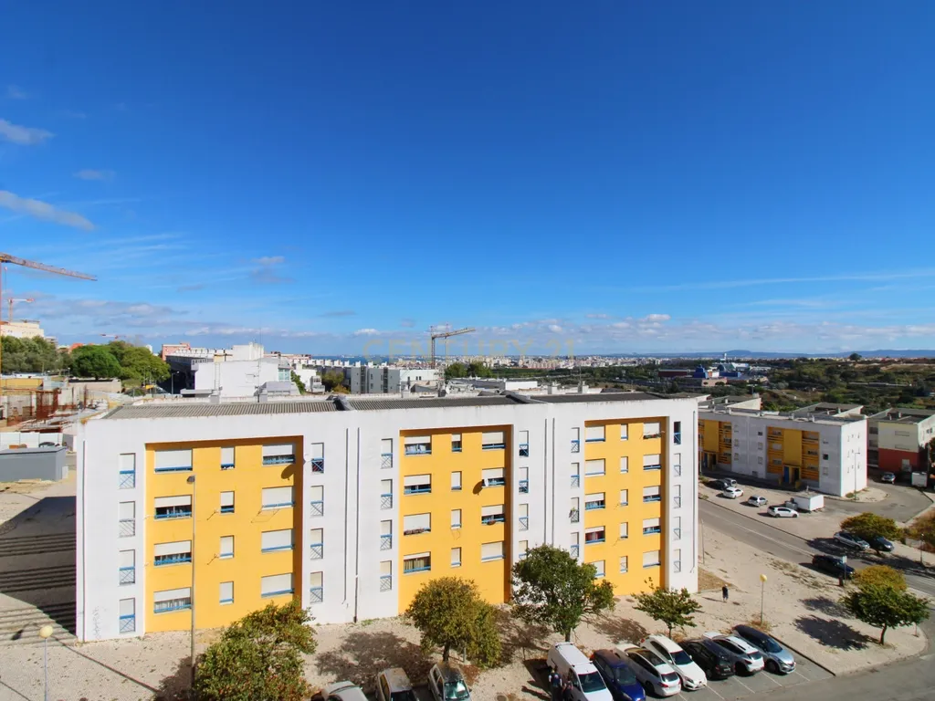 ✨ Oportunidade Única – T2 no Monte da Caparica ✨ - Image 17