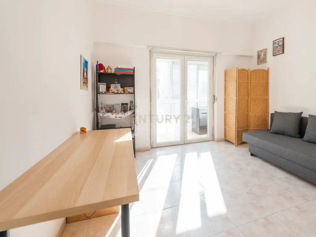 Apartamento T2 com espaço exterior Privativo em Zona Tranquila de Loures. - Image 8