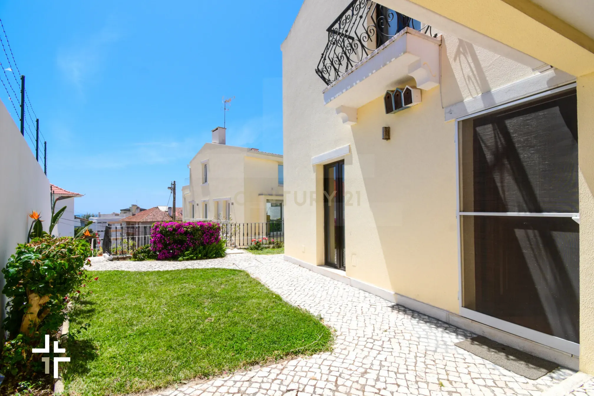 Fotografia 10 de Moradia T2 com Jardim e Alpendres Exclusivos | São Pedro do Estoril