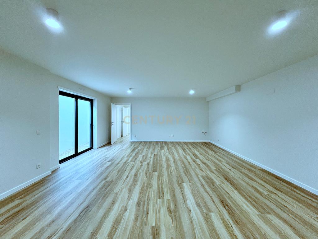 Moradia T4 com Piscina na Parede (Cascais, Lisboa) - Image 10