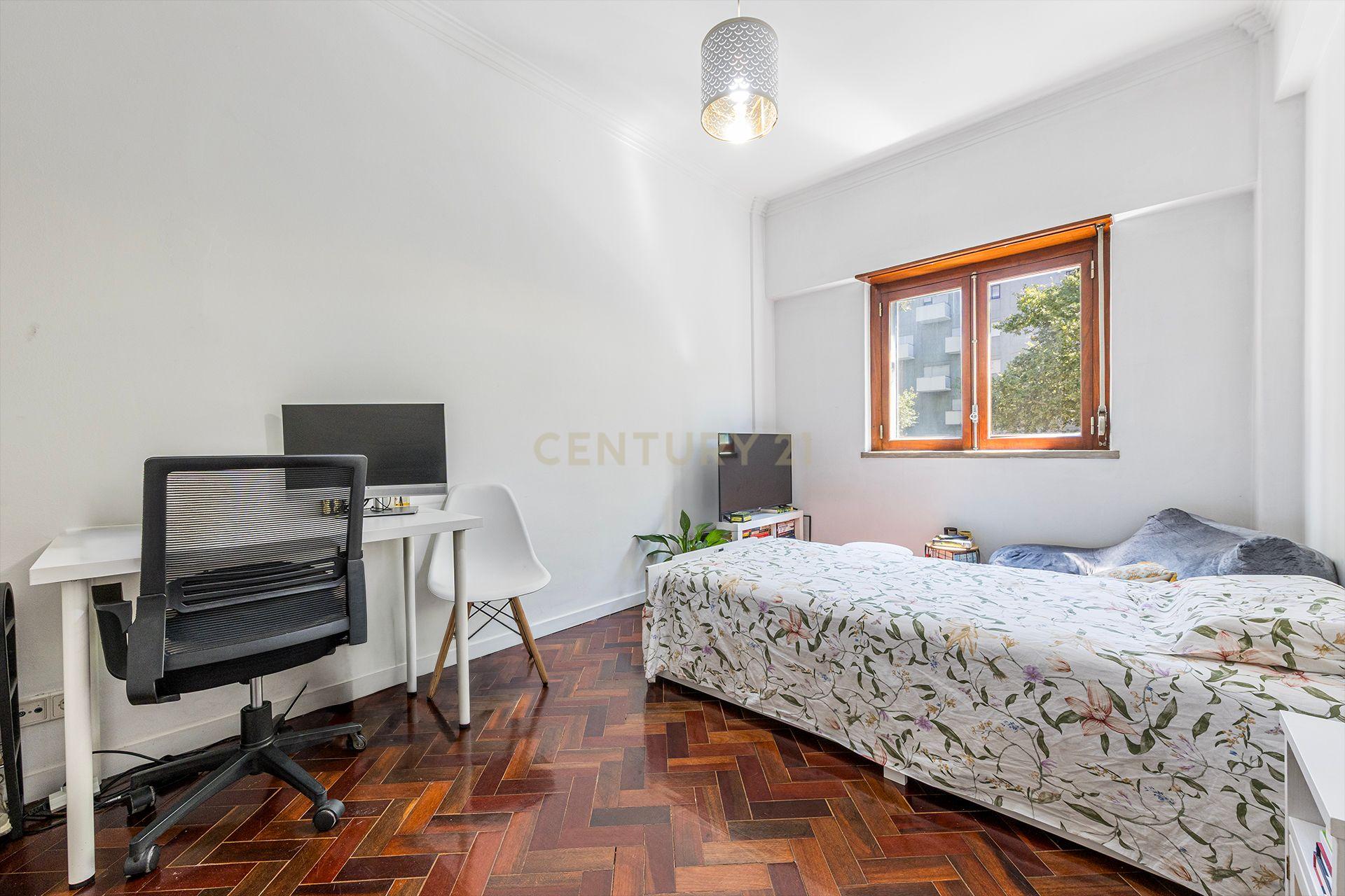 Fotografia 12 de APARTAMENTO T2|VARANDA|BENFICA|Rua José da Purificação Chaves