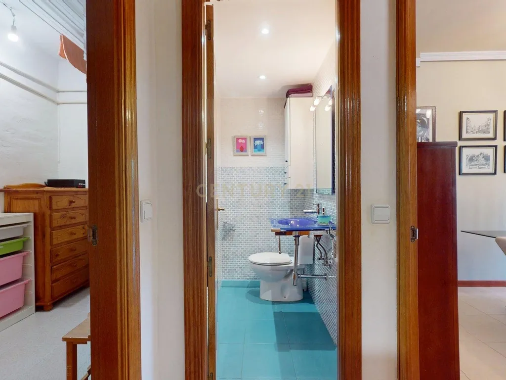 Apartamento Espaçoso com Vista para a Cidade e Montanha em Madrid - Image 21