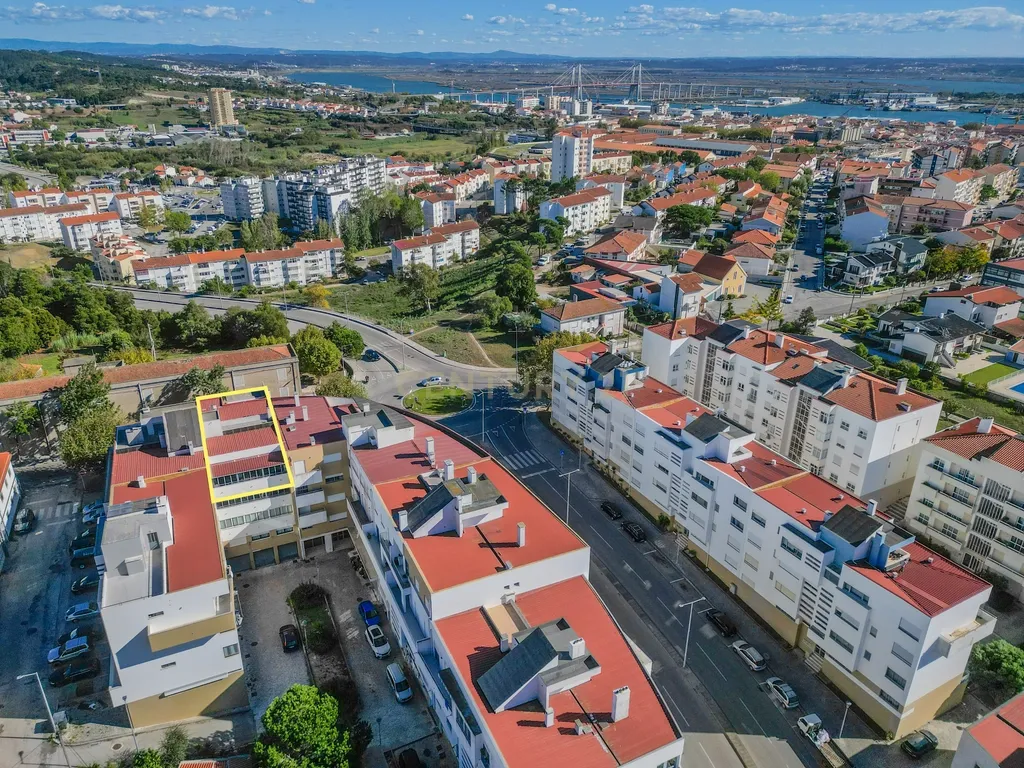 T3 com Terraço, Churrasqueira e Garagem Independente – Figueira da Foz - Image 44