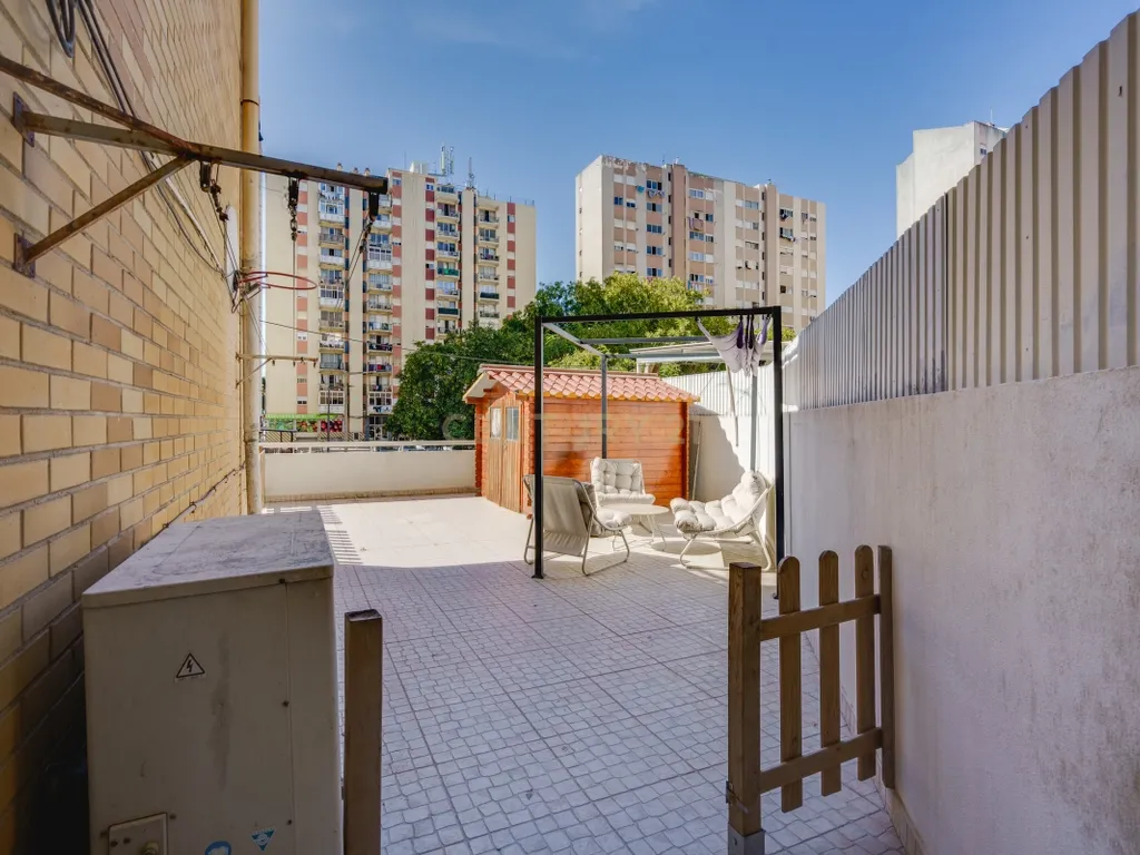Apartamento Renovado com Vista em Alenquer, Lisboa - Image 11