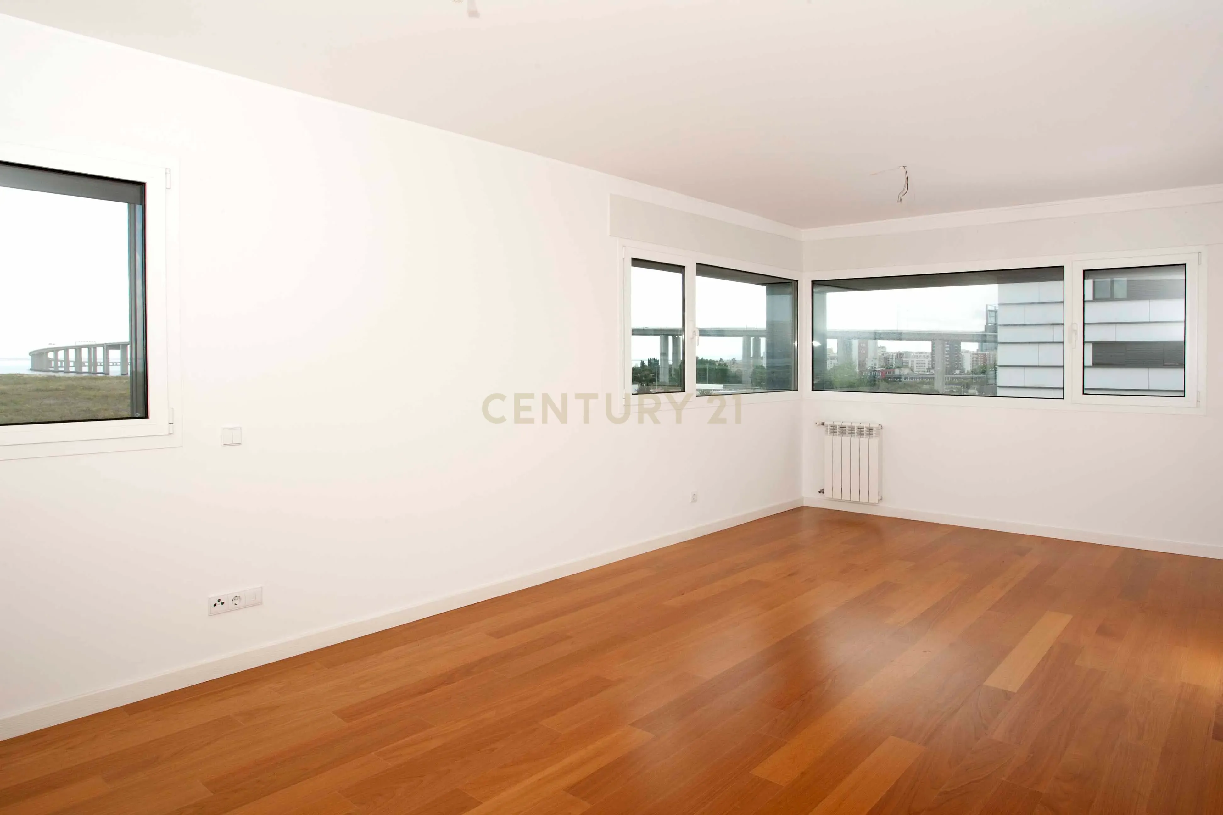 Apartamento T2 com Vista para o Mar em Lisboa - 1600€ - Image 1