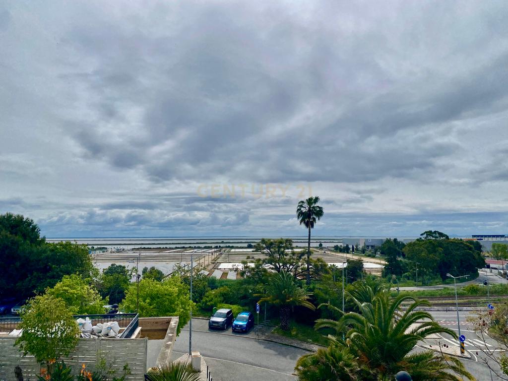 Exclusivo T3 de 180 m² com Vista Rio no prestigiado Condomínio Solar das Marinhas | Póvoa de Santa Iria - Image 14