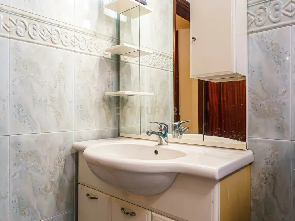 Apartamento T3 com Suíte, 3 Varandas e Arrecadação de 14 m² | Avenida 25 de Abril, Ramada - Image 20