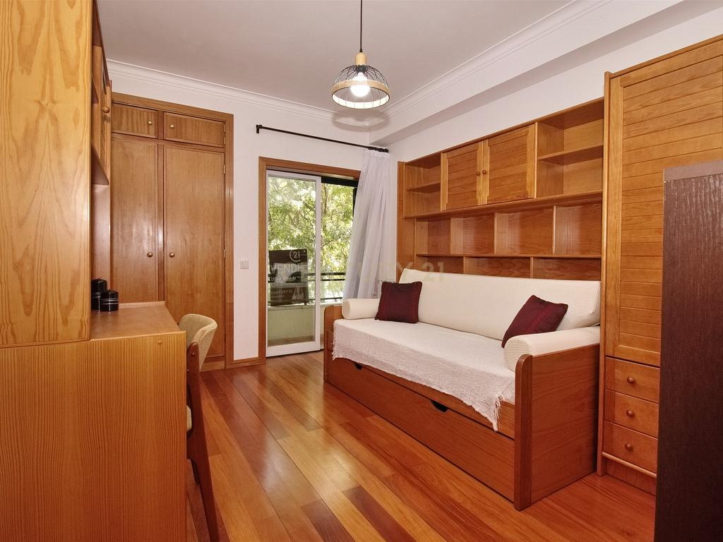 Apartamento T2 Mobilado, com Suíte, Varanda e Elevador em Caparide – São Domingos de Rana - Image 6