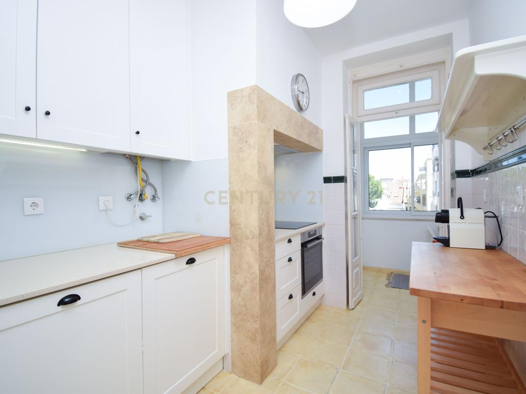 Apartamento T2+1 Renovado no Coração de Campo de Ourique - Image 21