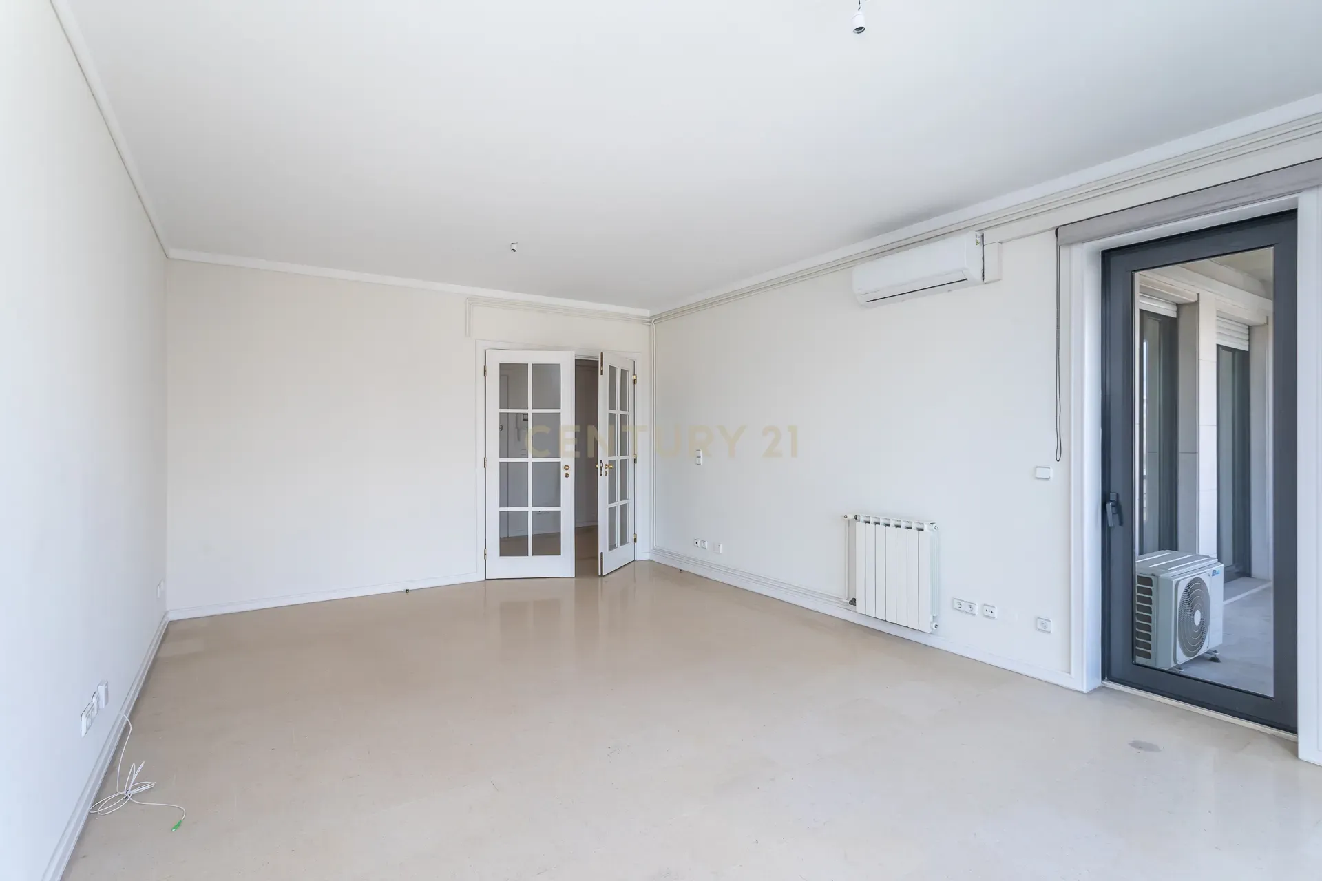 Fotografia 9 de Arrendamento | T2 | Parqueamento | Luz natural, em Campolide