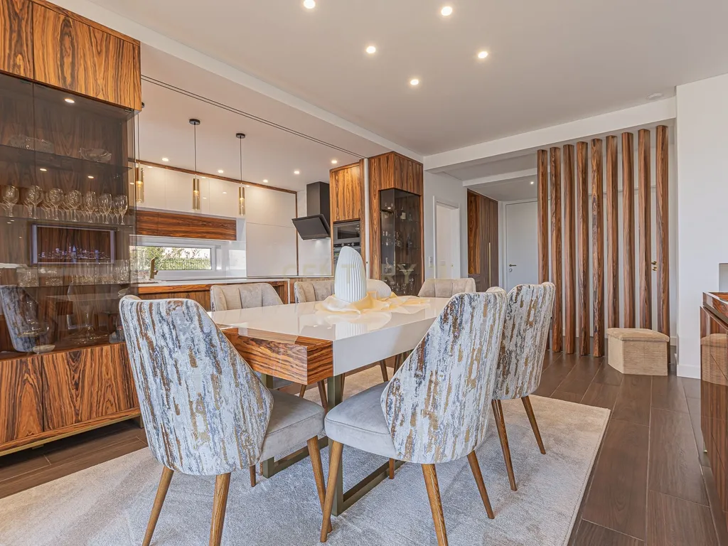 Moradia T4 de luxo, lote de gaveto 805m2, com cave e piscina. - Image 12