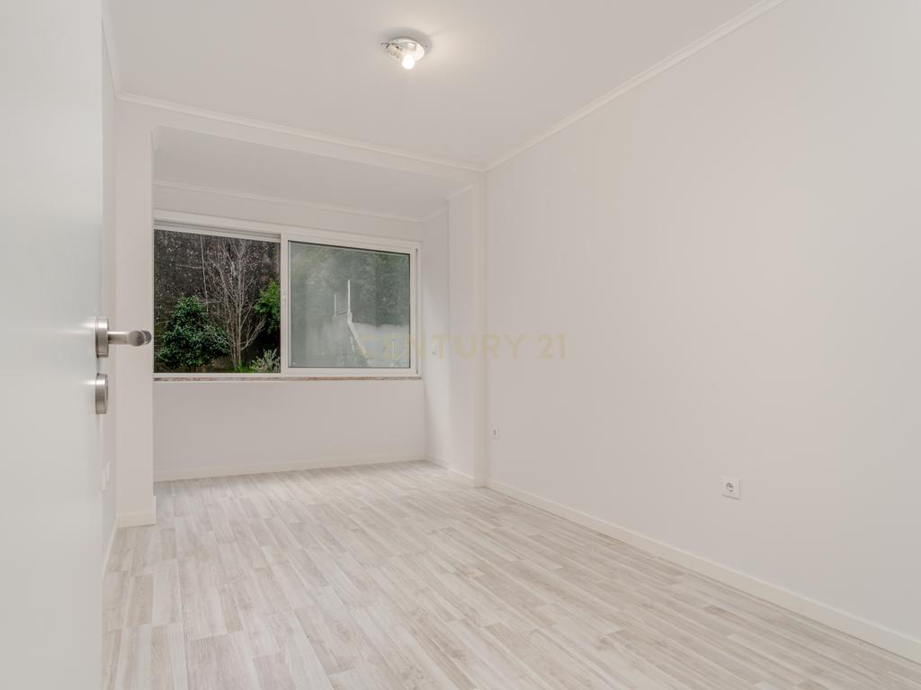 Apartamento Renovado T2 em São Vicente, Lisboa - Image 16
