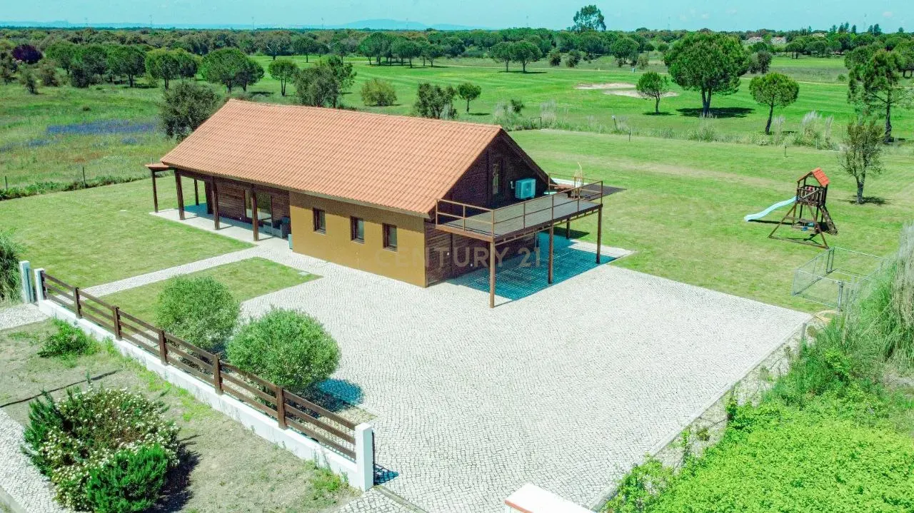 Casa de madeira T3 em condomínio fechado no Santo Estêvão Golf - Image 18