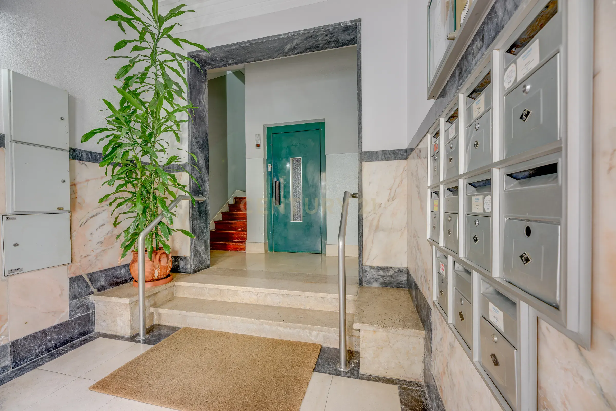 Apartamento T2+1 totalmente renovado – Modernidade, conforto e localização privilegiada - Image 31