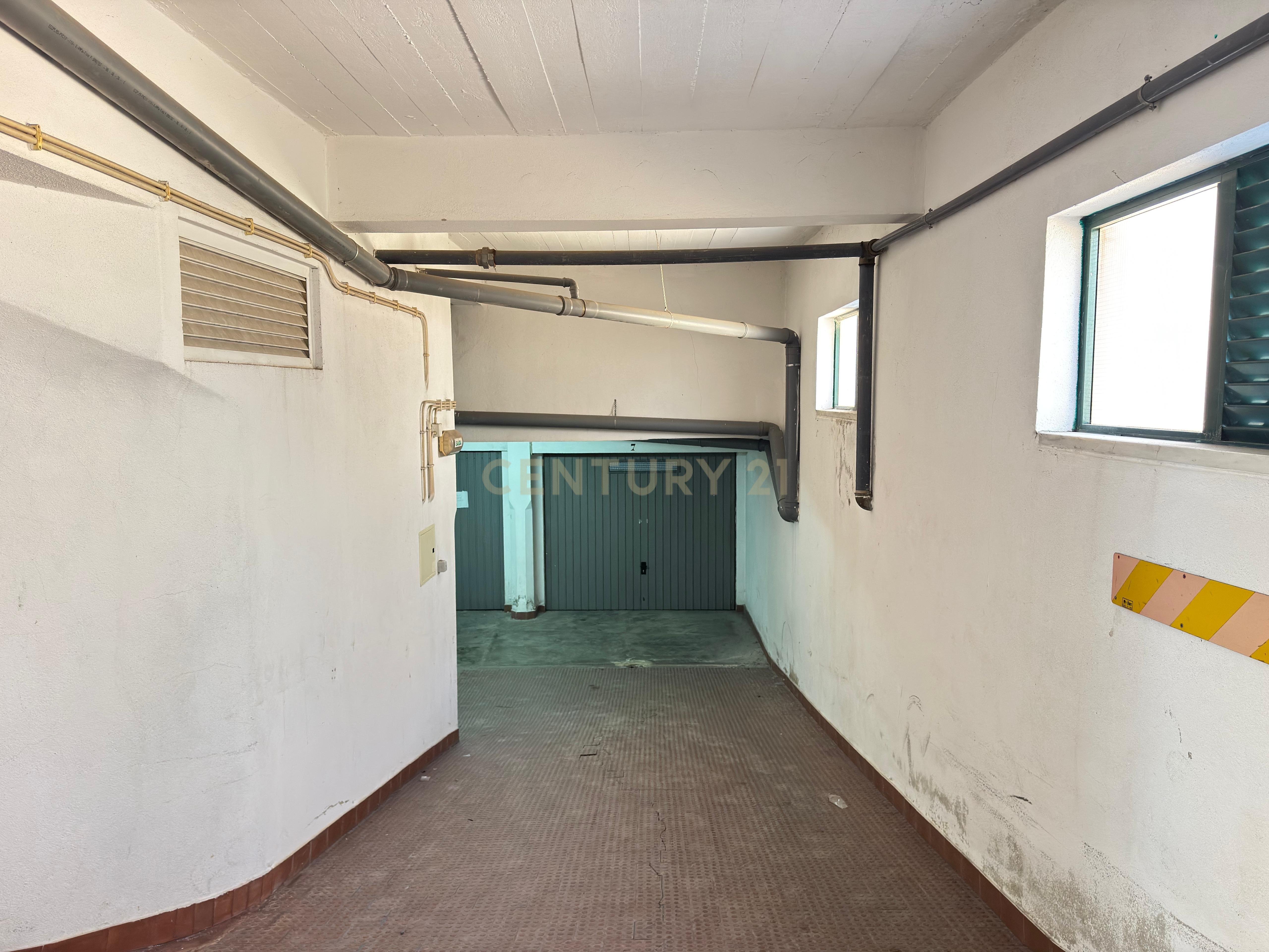 Fotografia 6 de Box fechada no Bairro Afonso Costa | Setúbal