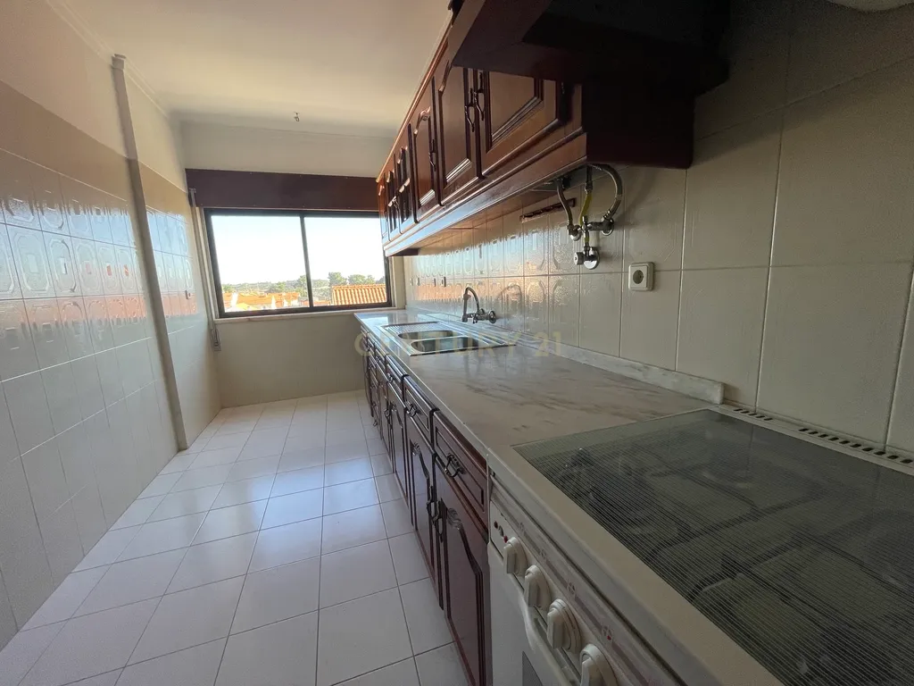 Apartamento T2 na Quinta do Conde - Image 2