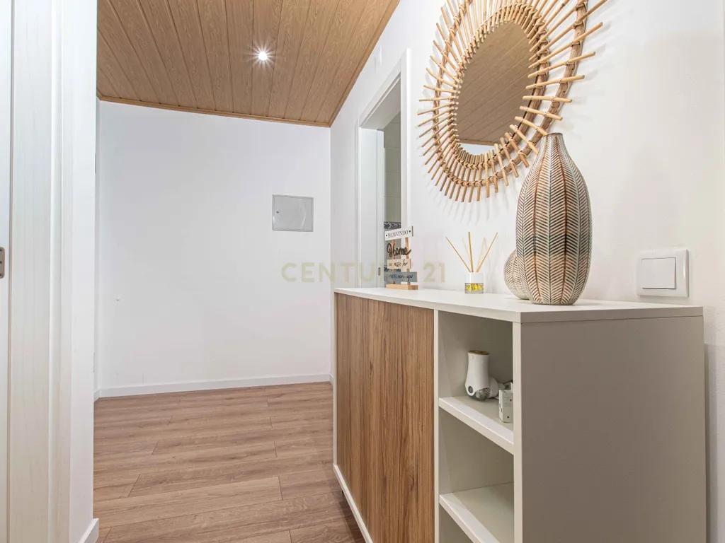 Apartamento T3 com Parqueamento e Arrecadação - Image 10
