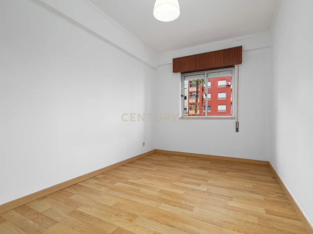 Imperdível apartamento T3 em Faro - Image 7