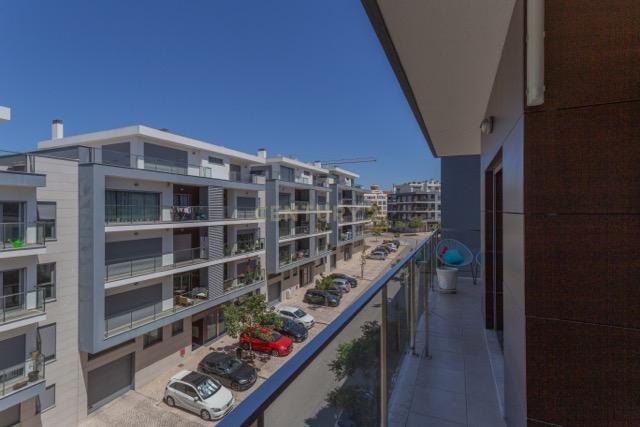 Luxuoso apartamento T3 duplex com Vista Panorâmica em Quinta de Santa Teresa, Charneca de caparica - Image 27
