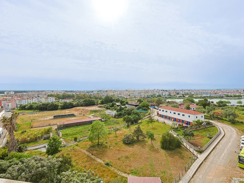 Apartamento T1 com Vista Panorâmica no Seixal - Image 25