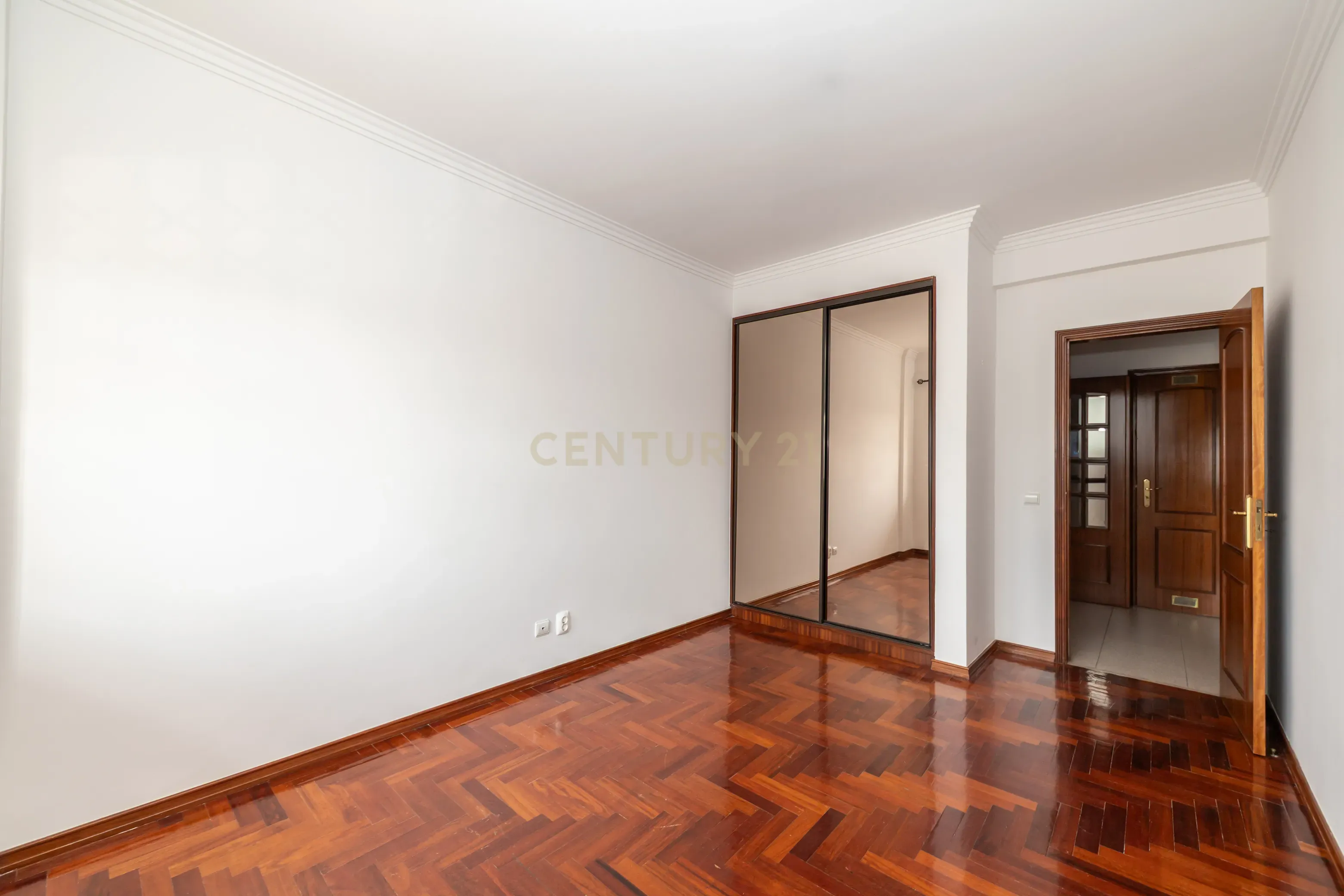 Apartamento T3 para arrendamento – Quinta da Marialva, Corroios - Image 12