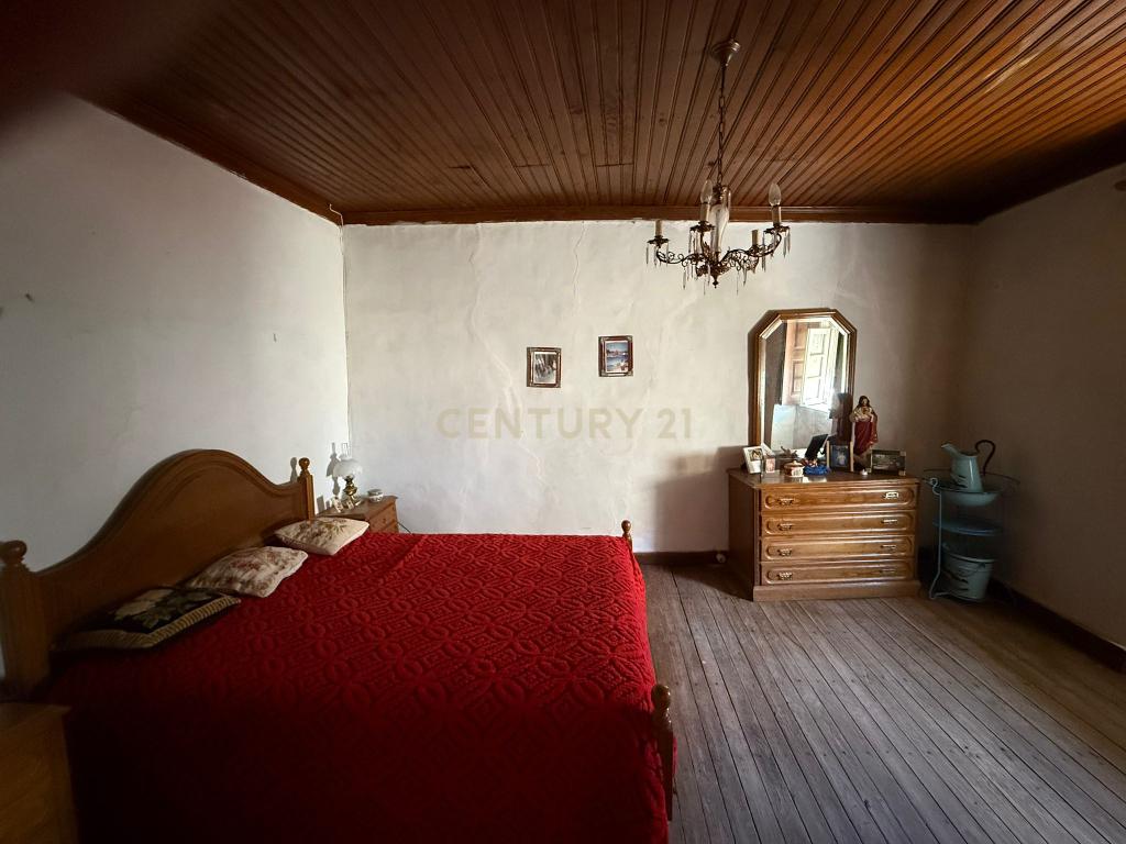 Casa T4 com Jardim e Adega em Vimioso - 53.000€ - Image 8