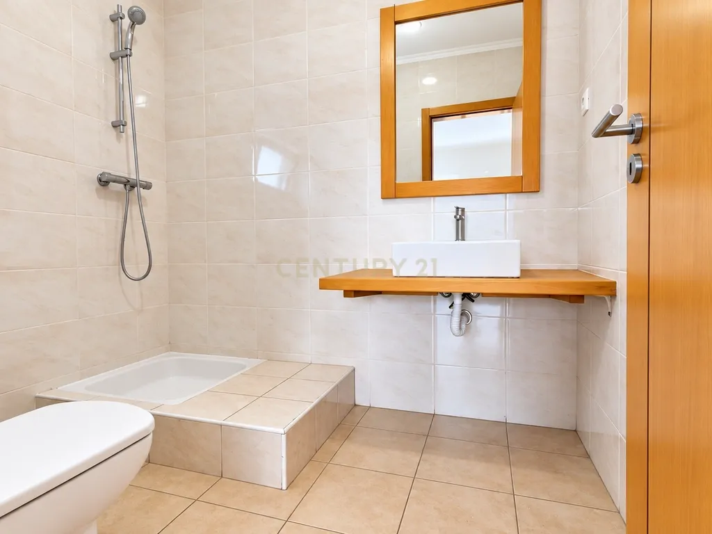 Moradia Isolada T5 de Arquitetura Moderna com Garagem – Quinta da Alembrança, Feijó - Image 10