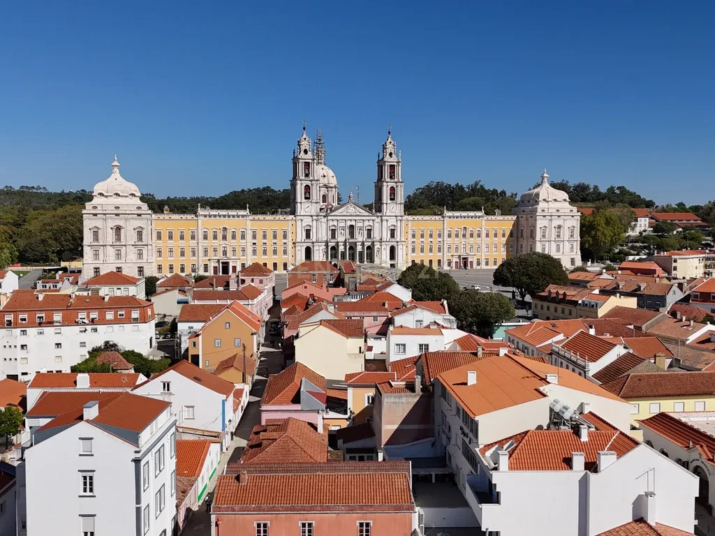 Moradia com projeto aprovado para 3 apartamentos no Centro Histórico de Mafra - Image 19