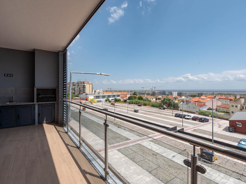 T3 com vista rio, box para 4 carros | Póvoa de Santa Iria - Image 1