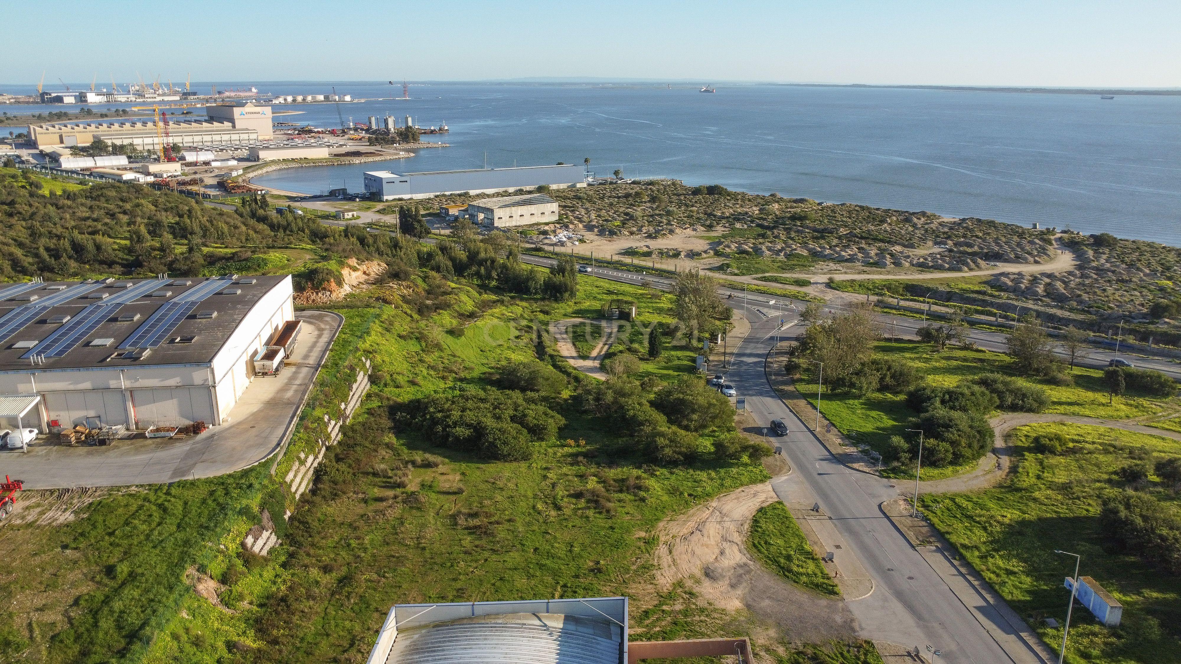 Fotografia 3 de Lote de terreno com 2.500 m², destinado a construção industrial- Parque Industrial SAPEC BAY, Setúbal
