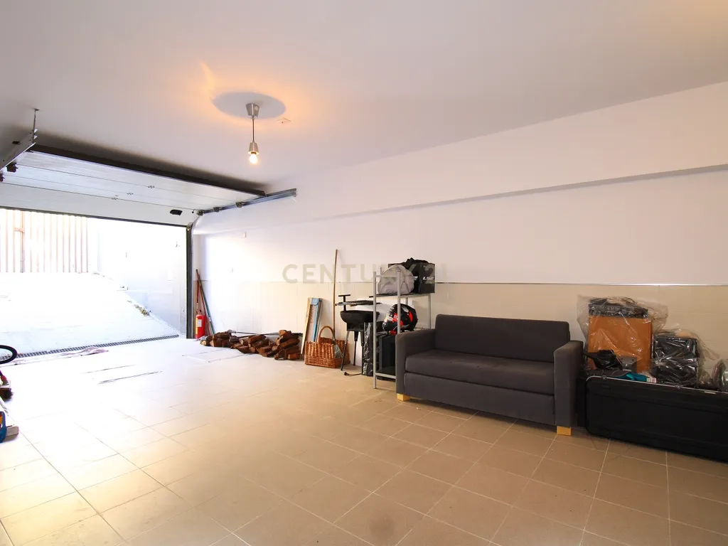 Moradia Contemporânea V3+1 Seixal - Image 49